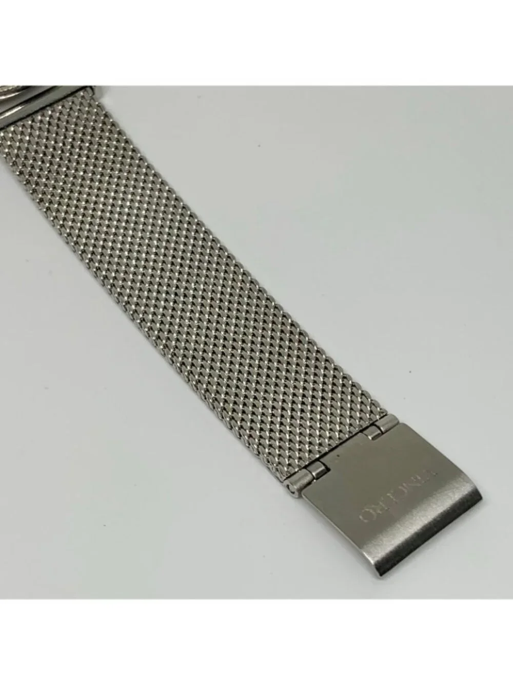 Vincero Women’s Watch “live your legacy” 33mm  quartz analog mesh band running